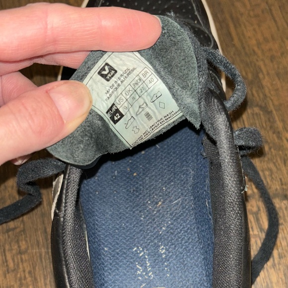 Veja Men’s V-10 Leather Black White Sole Trainers - Picture 7 of 7